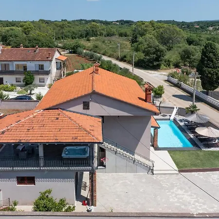 Pupos Mit Privatem Pool, Whirlpool Und Sauna Holiday home *
