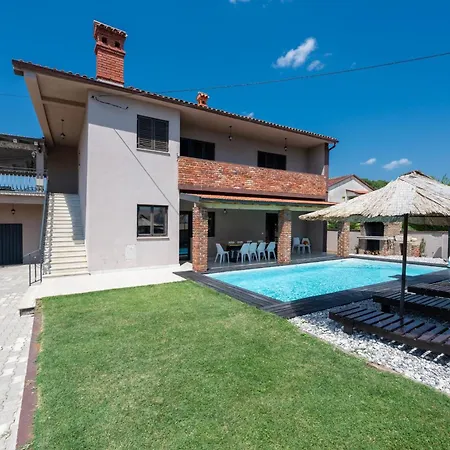 Pupos Mit Privatem Pool, Whirlpool Und Sauna Holiday home *