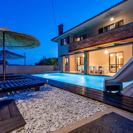 Pupos Mit Privatem Pool, Whirlpool Und Sauna Holiday home *