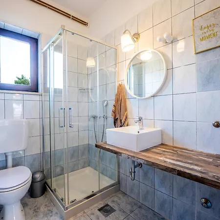 Pupos Mit Privatem Pool, Whirlpool Und Sauna