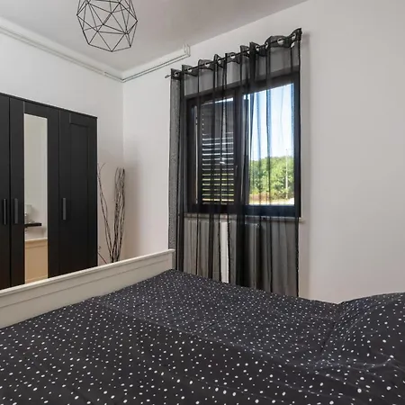 Holiday home Pupos Mit Privatem Pool, Whirlpool Und Sauna