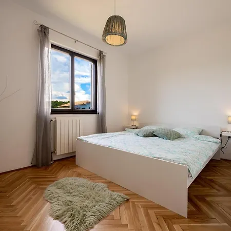 Pupos Mit Privatem Pool, Whirlpool Und Sauna Holiday home Barban