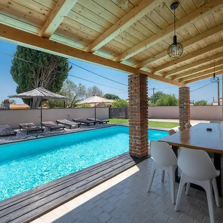 Pupos Mit Privatem Pool, Whirlpool Und Sauna *